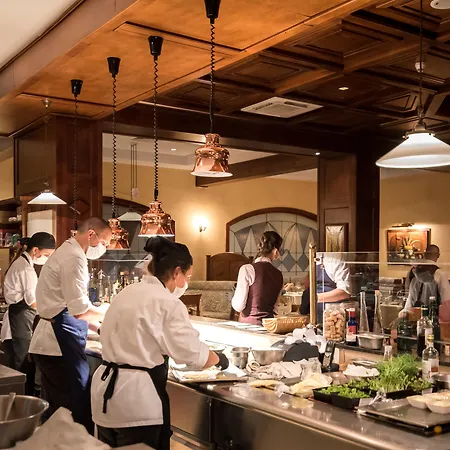 Хотел Kempinski Grand Arena 5*