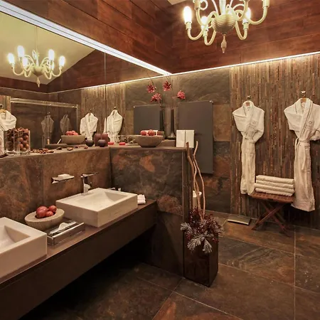 Kempinski Grand Arena מלון 5*